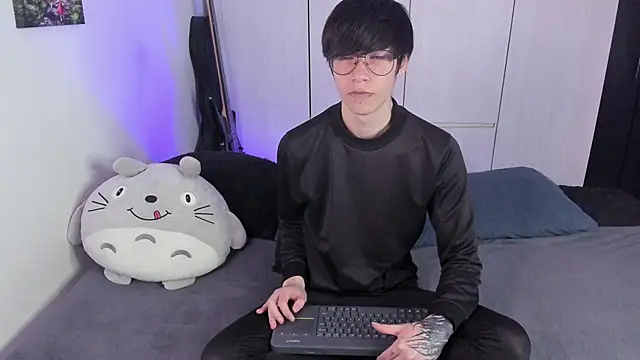 Snapshot of Aventure_Twinks chatting on 02/03/25, 03:17 Aventure Twinks online show from 02/03/25, 03:17