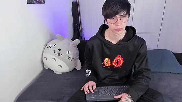 Snapshot of Aventure_Twinks chatting on 02/06/25, 10:10 Aventure Twinks online show from 02/06/25, 10:10