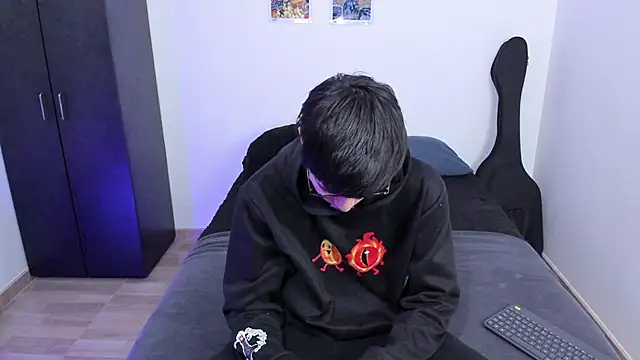 Snapshot of Aventure_Twinks chatting on 02/19/25, 09:14 Aventure Twinks online show from 02/19/25, 09:14