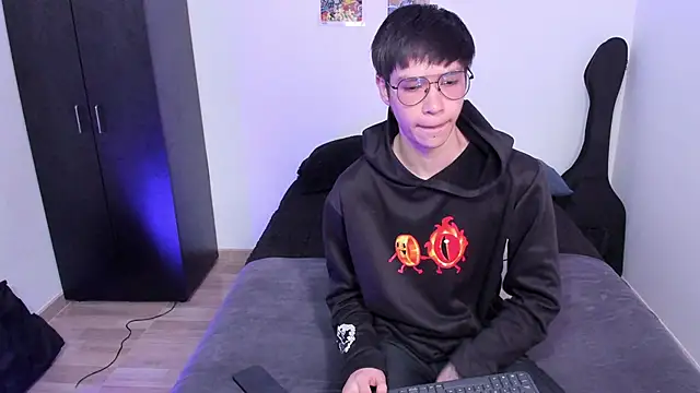 Snapshot of Aventure_Twinks chatting on 02/25/25, 07:25 Aventure Twinks online show from 02/25/25, 07:25