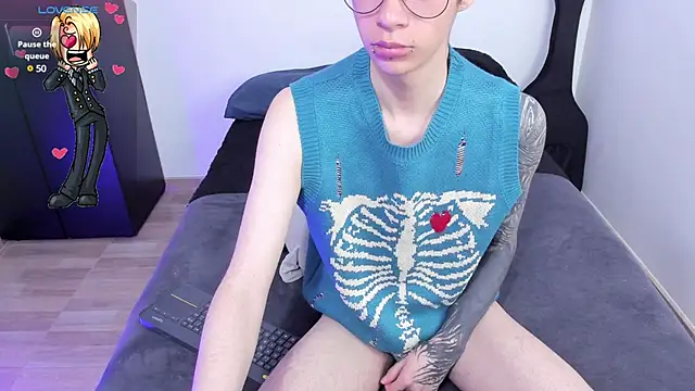 Snapshot of Aventure_Twinks chatting on 03/08/25, 09:18 Aventure Twinks online show from 03/08/25, 09:18