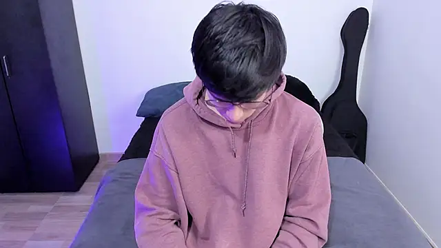 Snapshot of Aventure_Twinks chatting on 03/19/25, 08:11 Aventure Twinks online show from 03/19/25, 08:11