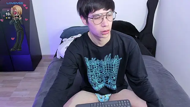 Snapshot of Aventure_Twinks chatting on 03/23/25, 04:05 Aventure Twinks online show from 03/23/25, 04:05