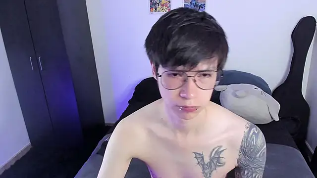 Snapshot of Aventure_Twinks chatting on 10/14/25, 08:09 Aventure Twinks online show from 10/14/25, 08:09