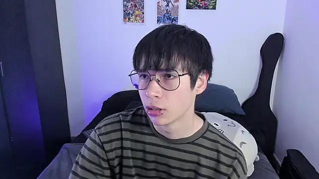 Snapshot of Aventure_Twinks chatting on 10/25/25, 02:52 Aventure Twinks online show from 10/25/25, 02:52