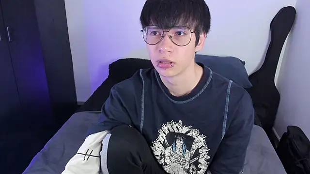 Snapshot of Aventure_Twinks chatting on 10/26/25, 03:23 Aventure Twinks online show from 10/26/25, 03:23