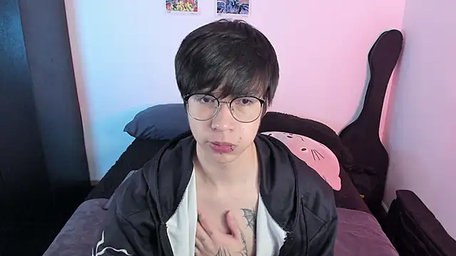 Snapshot of Aventure_Twinks chatting on 11/22/25, 03:38 Aventure Twinks online show from 11/22/25, 03:38