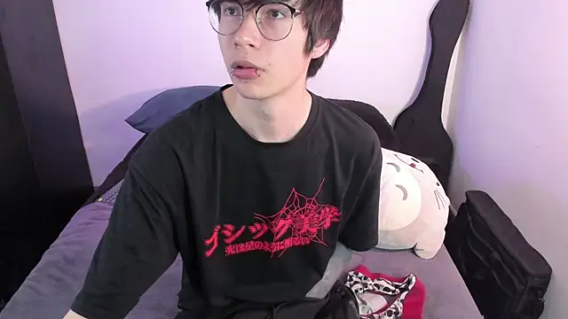 Snapshot of Aventure_Twinks chatting on 12/14/25, 04:12 Aventure Twinks online show from 12/14/25, 04:12