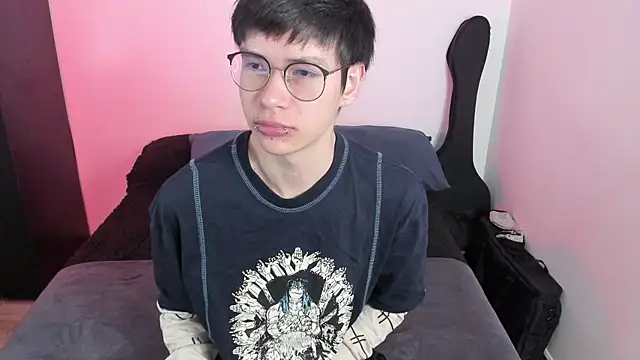 Snapshot of Aventure_Twinks chatting on 01/13/26, 06:35 Aventure Twinks online show from 01/13/26, 06:35