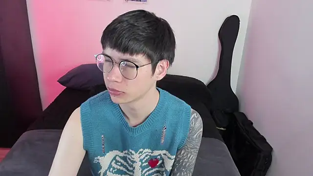 Snapshot of Aventure_Twinks chatting on 01/15/26, 06:55 Aventure Twinks online show from 01/15/26, 06:55