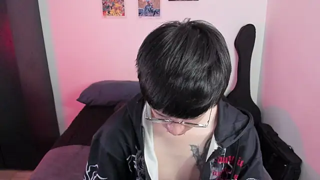 Snapshot of Aventure_Twinks chatting on 01/18/26, 07:01 Aventure Twinks online show from 01/18/26, 07:01