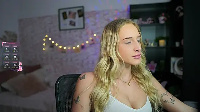 Nicolette  Shea  online show from 02/18/25, 01:55