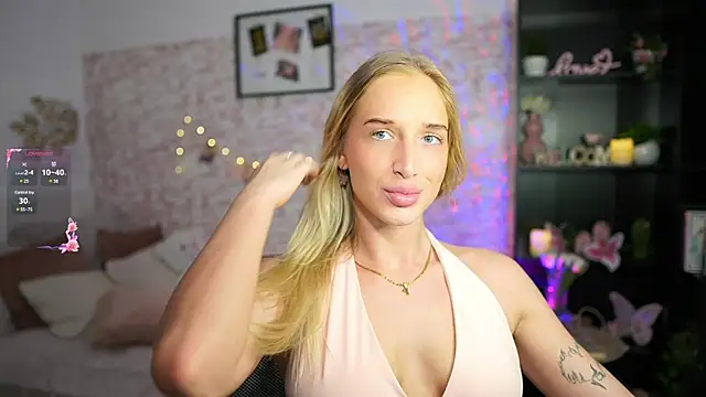 Nicolette  Shea  online show from 03/07/25, 12:12