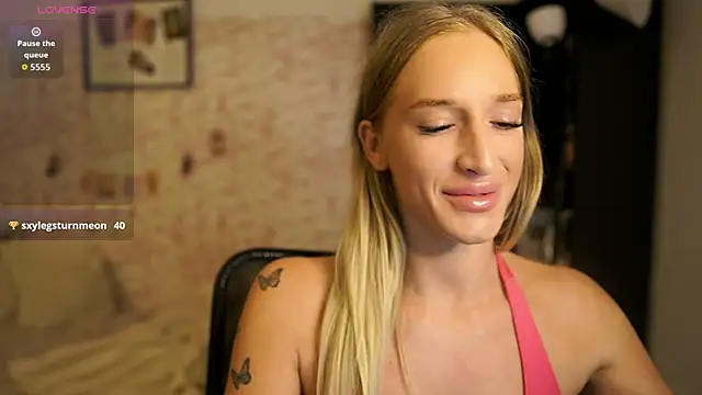 Nicolette  Shea  online show from 10/01/25, 08:20