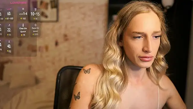 Nicolette  Shea  online show from 10/25/25, 07:38