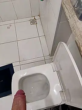 Snapshot of Felipe310597 chatting on 02/19/25, 10:42 Felipe310597 online show from 02/19/25, 10:42