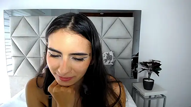 Snapshot of nina_pons chatting on 02/06/25, 08:34 nina pons online show from 02/06/25, 08:34