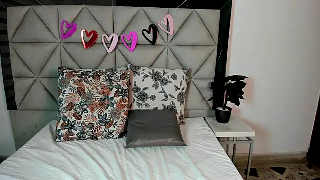 Snapshot of nina_pons chatting on 02/15/25, 12:59 nina pons online show from 02/15/25, 12:59