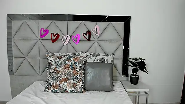 Snapshot of nina_pons chatting on 02/17/25, 09:52 nina pons online show from 02/17/25, 09:52