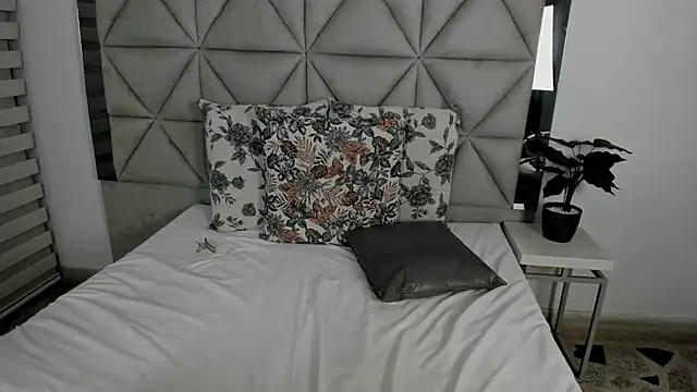 Snapshot of nina_pons chatting on 03/19/25, 11:57 nina pons online show from 03/19/25, 11:57