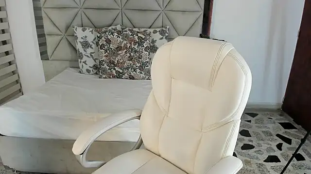 Snapshot of nina_pons chatting on 09/15/25, 11:16 nina pons online show from 09/15/25, 11:16