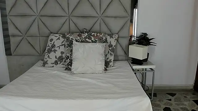 Snapshot of nina_pons chatting on 09/29/25, 11:20 nina pons online show from 09/29/25, 11:20