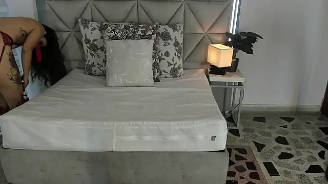 Snapshot of nina_pons chatting on 10/11/25, 08:51 nina pons online show from 10/11/25, 08:51