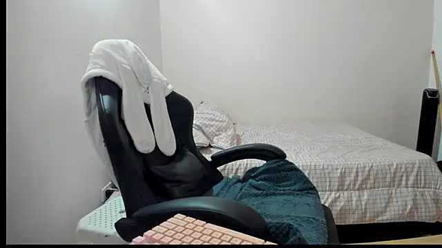 Snapshot of nina_pons chatting on 03/09/26, 11:42 nina pons online show from 03/09/26, 11:42