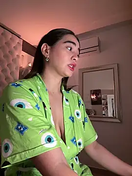 Snapshot of ZarahEvans chatting on 02/15/25, 08:33 ZarahEvans online show from 02/15/25, 08:33