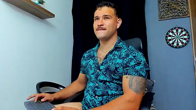 Snapshot of AndrewDiaz chatting on 06/12/26, 10:25 AndrewDiaz online show from 06/12/26, 10:25