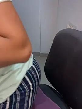 Snapshot of kannadatelugugirl chatting on 12/29/24, 01:49 kannadatelugugirl online show from 12/29/24, 01:49