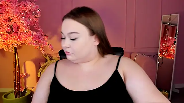 Snapshot of KimberlyMaran chatting on 12/28/24, 12:13 KimberlyMaran online show from 12/28/24, 12:13