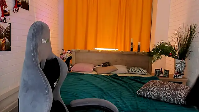 Snapshot of KimberlyMaran chatting on 12/29/24, 04:40 KimberlyMaran online show from 12/29/24, 04:40