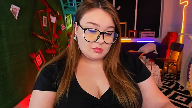 Snapshot of KimberlyMaran chatting on 02/22/25, 12:19 KimberlyMaran online show from 02/22/25, 12:19