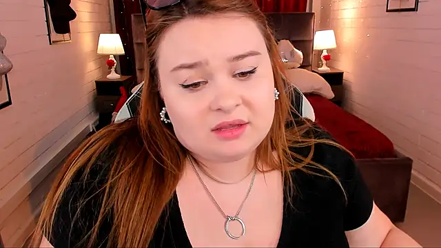 Snapshot of KimberlyMaran chatting on 03/08/25, 12:41 KimberlyMaran online show from 03/08/25, 12:41