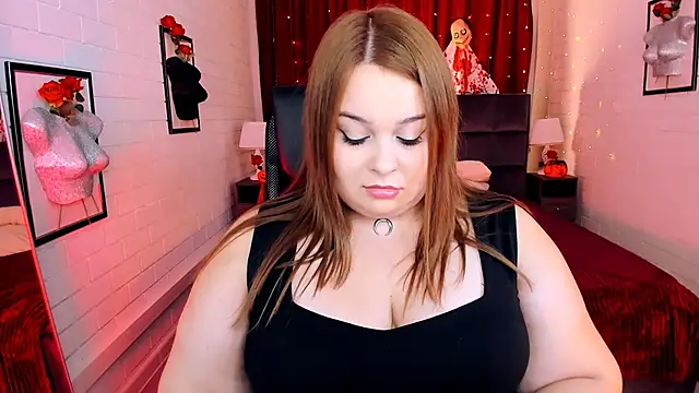 Snapshot of KimberlyMaran chatting on 10/31/25, 09:32 KimberlyMaran online show from 10/31/25, 09:32