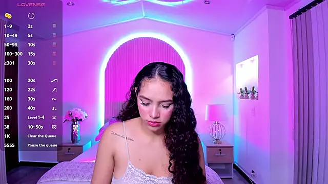 Snapshot of anahi_curlie1 chatting on 12/15/24, 03:24 anahi curlie1 online show from 12/15/24, 03:24