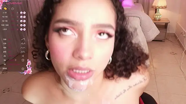 Snapshot of anahi_curlie1 chatting on 02/02/25, 02:56 anahi curlie1 online show from 02/02/25, 02:56