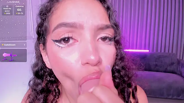 Snapshot of anahi_curlie1 chatting on 03/14/25, 08:21 anahi curlie1 online show from 03/14/25, 08:21