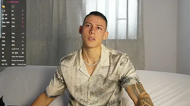 Snapshot of Muscle_King_Cum chatting on 11/25/25, 02:50 Muscle King Cum online show from 11/25/25, 02:50