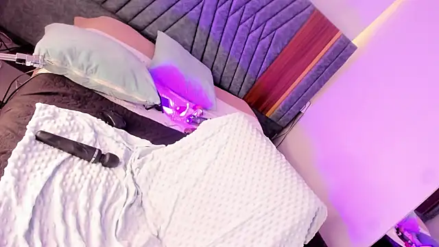 Hilary Smile  online show from 01/31/25, 08:01