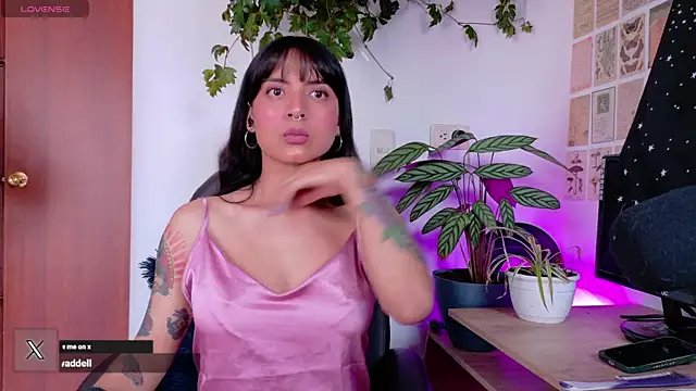 Yeriawaddell  online show from 12/19/25, 02:46