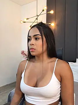 Snapshot of JuanaSimons chatting on 01/04/25, 11:06 JuanaSimons online show from 01/04/25, 11:06
