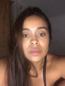 Snapshot of JuanaSimons chatting on 10/23/25, 02:11 JuanaSimons online show from 10/23/25, 02:11