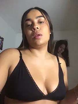 Snapshot of JuanaSimons chatting on 04/11/26, 01:10 JuanaSimons online show from 04/11/26, 01:10