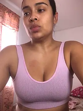 Snapshot of JuanaSimons chatting on 04/19/26, 09:39 JuanaSimons online show from 04/19/26, 09:39