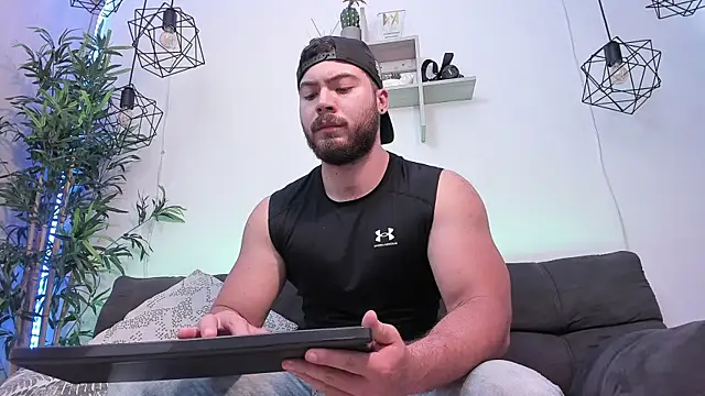 SebastianVilla  online show from 03/04/25, 09:11