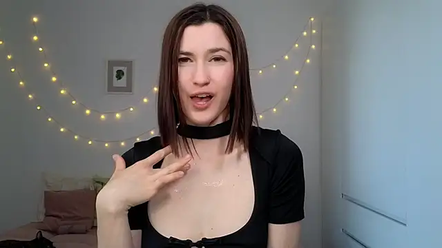AliciaNewell online show from 06/08/26, 12:05