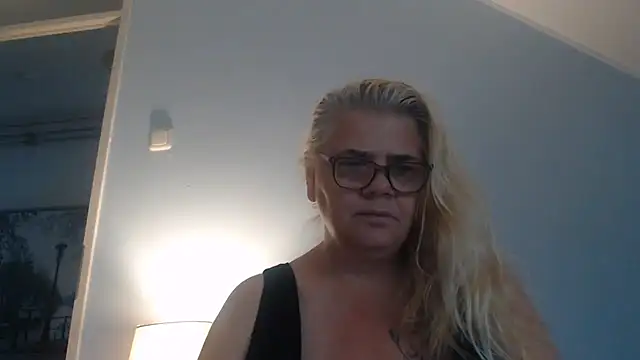 hotladymoon online show from 07/26/26, 08:54
