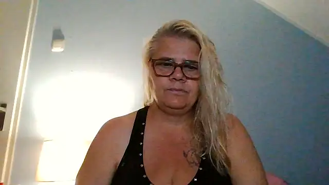hotladymoon online show from 07/28/26, 08:52